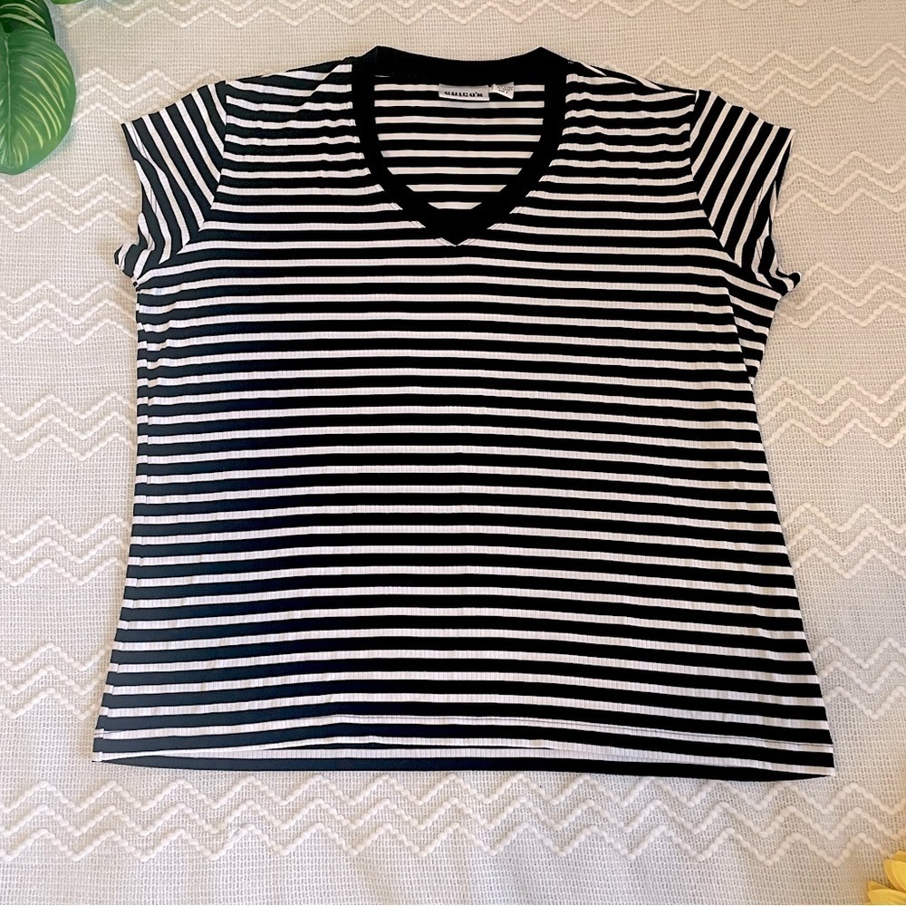 Chicos Design | Womens V-Neck Striped Tee - Picture 2 of 4
